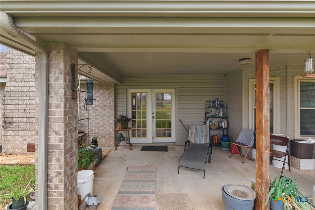 127 Santa Fe Ridge Seguin, TX 78155 - Photo 28 of 31 a living room with furniture and a potted plant