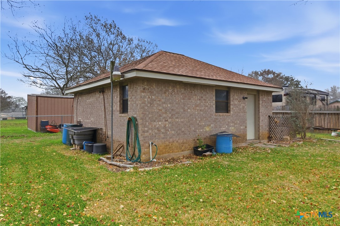 127 Santa Fe Ridge Seguin, TX 78155 - Photo 29 of 31 a backyard of a house with table and chairs
