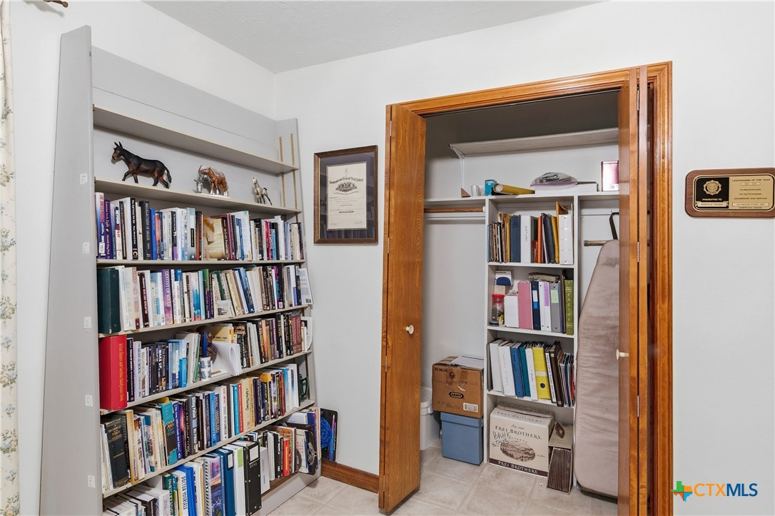127 Santa Fe Ridge Seguin, TX 78155 - Photo 10 of 31 a living room with furniture and a book shelf