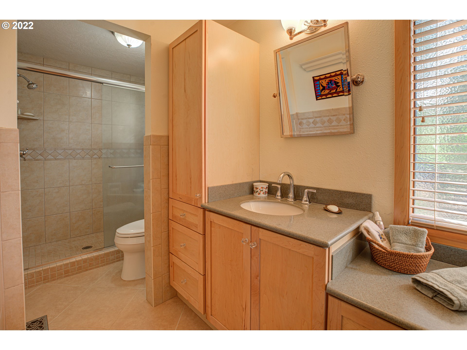 19352 South South End Road Oregon City, OR 97045 - Photo 19 of 32 Bathroom