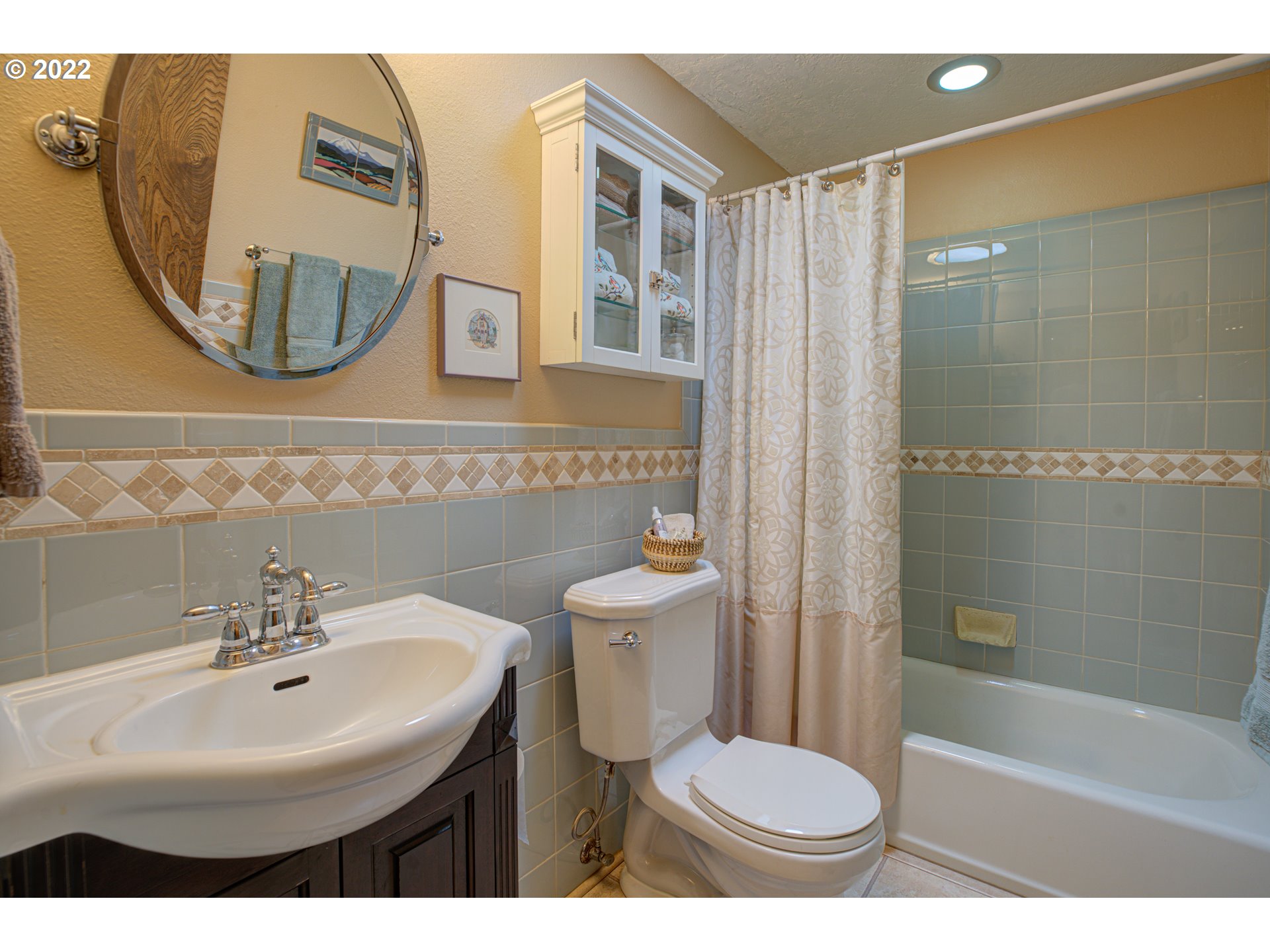 19352 South South End Road Oregon City, OR 97045 - Photo 22 of 32 Bathroom