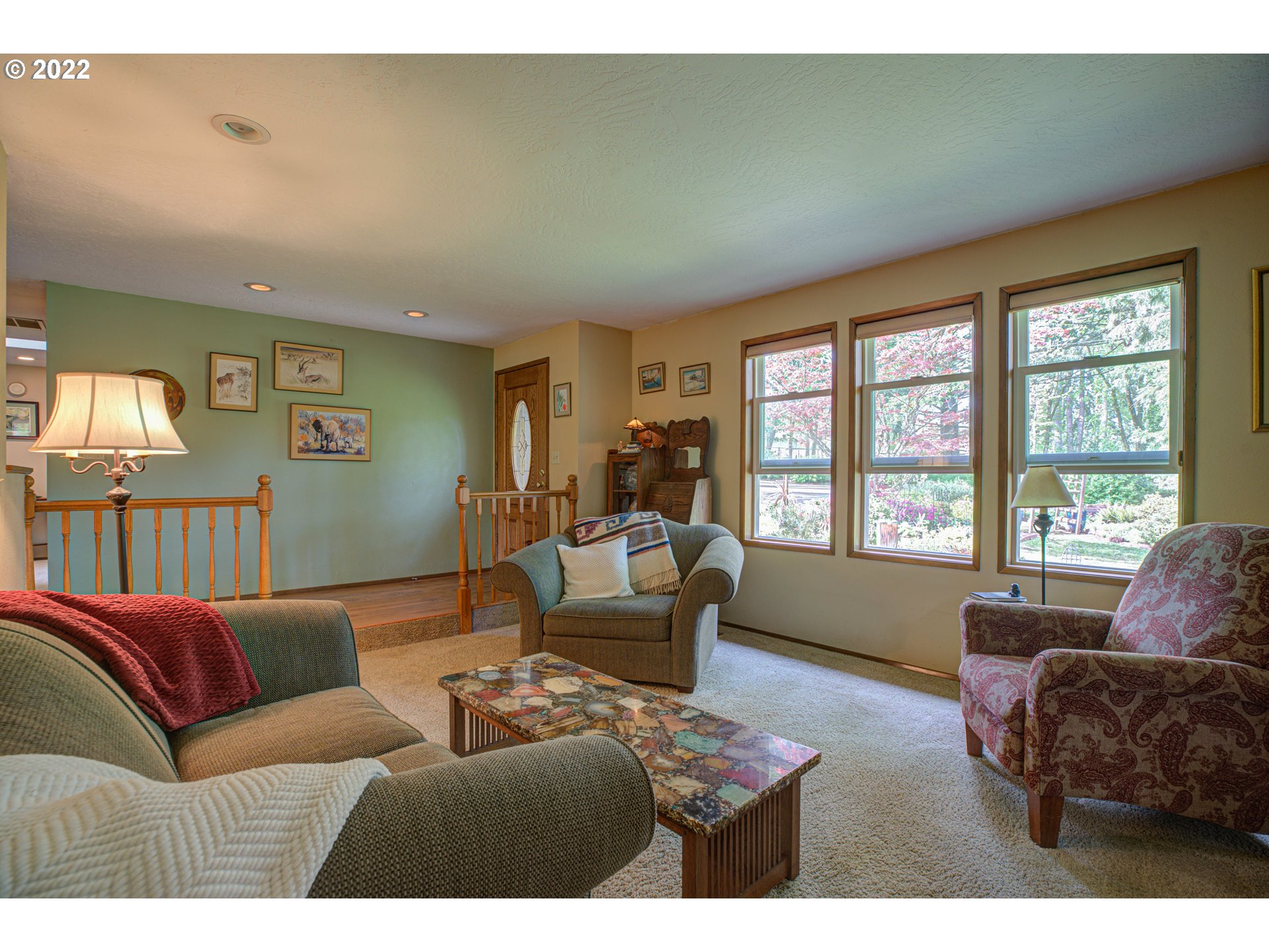 19352 South South End Road Oregon City, OR 97045 - Photo 4 of 32 Living Room