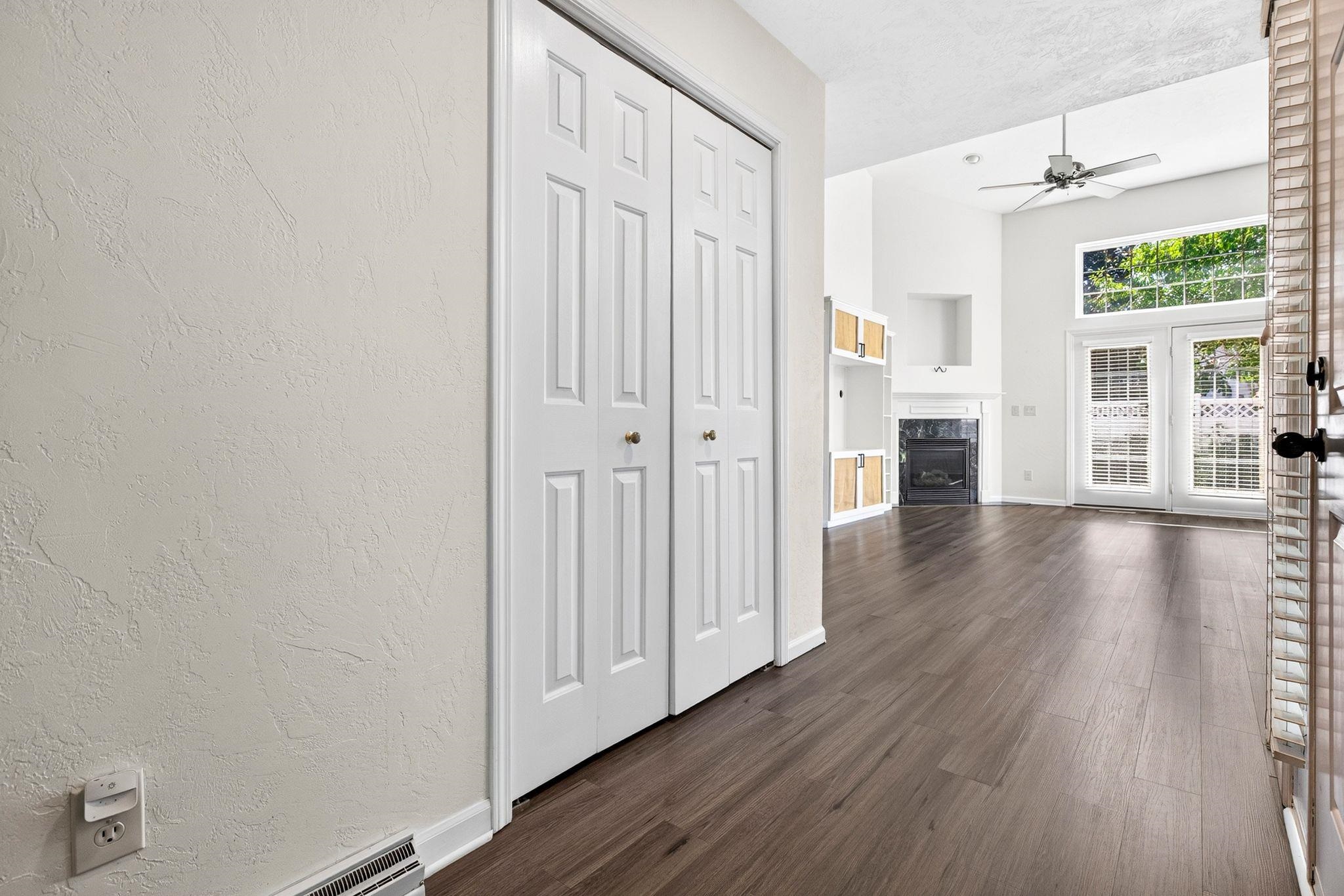 1027 East Green Tree Court Appleton, WI 54915 - Photo 5 of 39