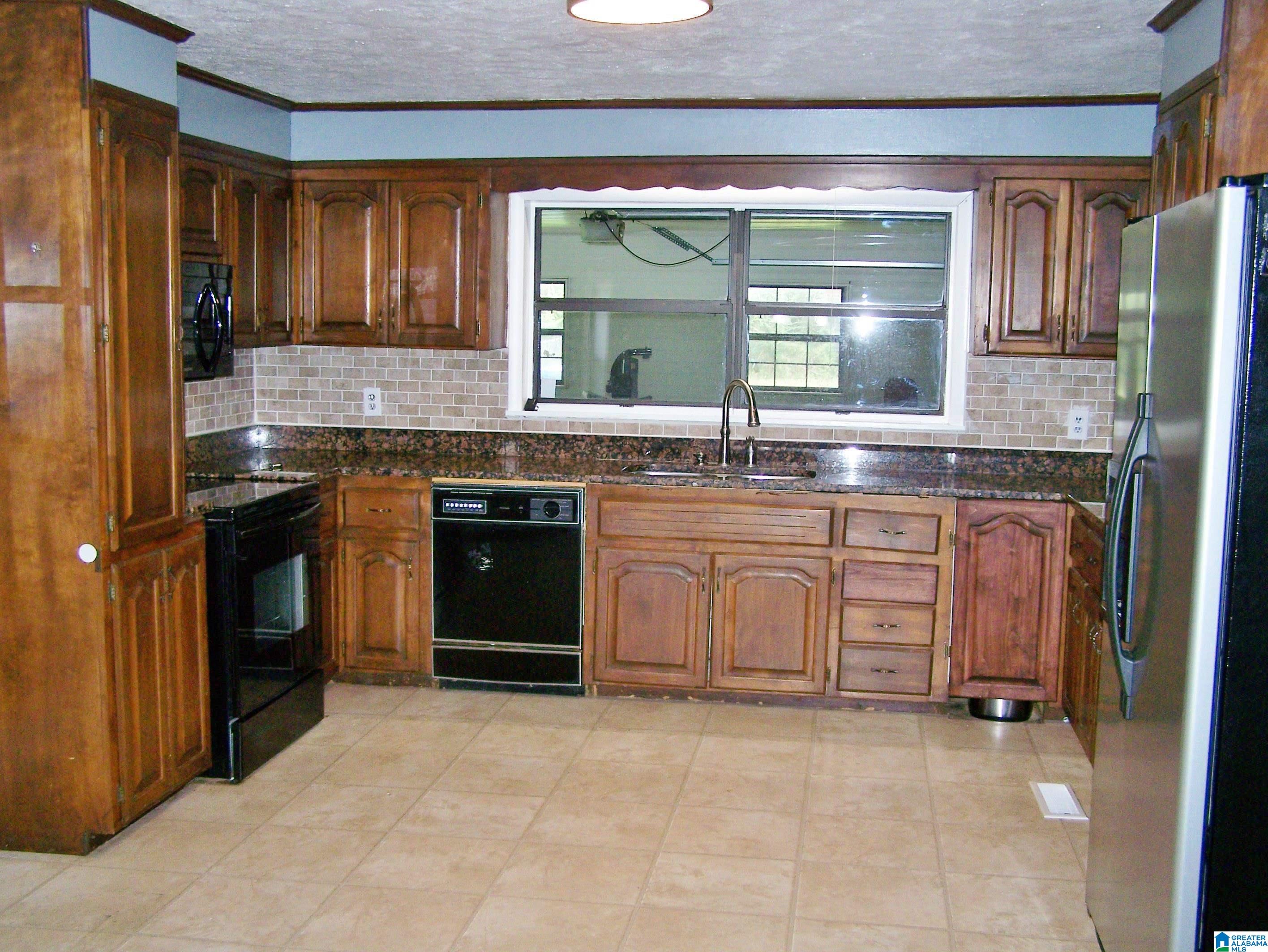 4212 Bryan Avenue Anniston, AL 36206 - Photo 2 of 42