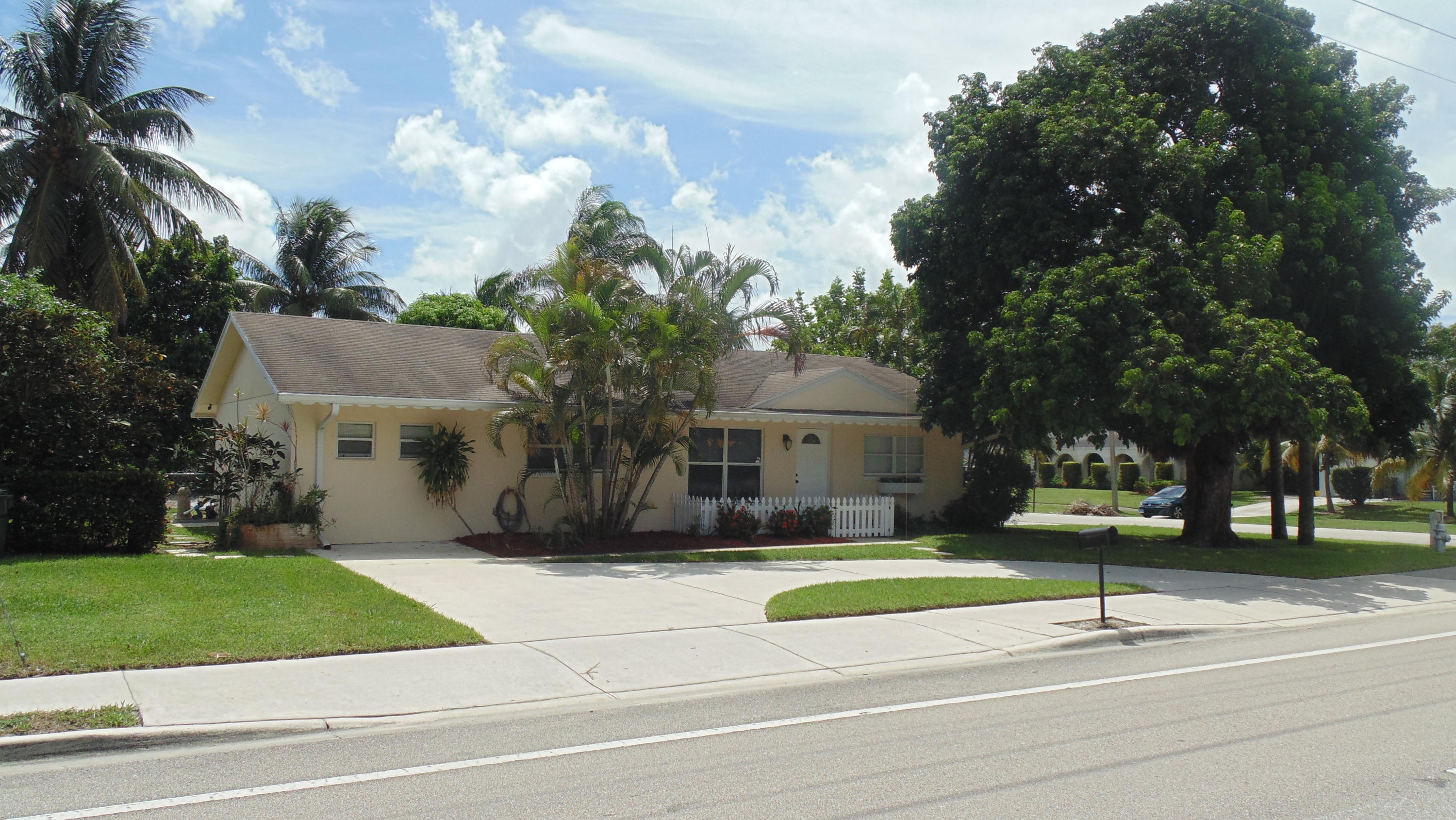 3100 Lake Ida Road Delray Beach, FL 33445 - Photo 2 of 33 Front