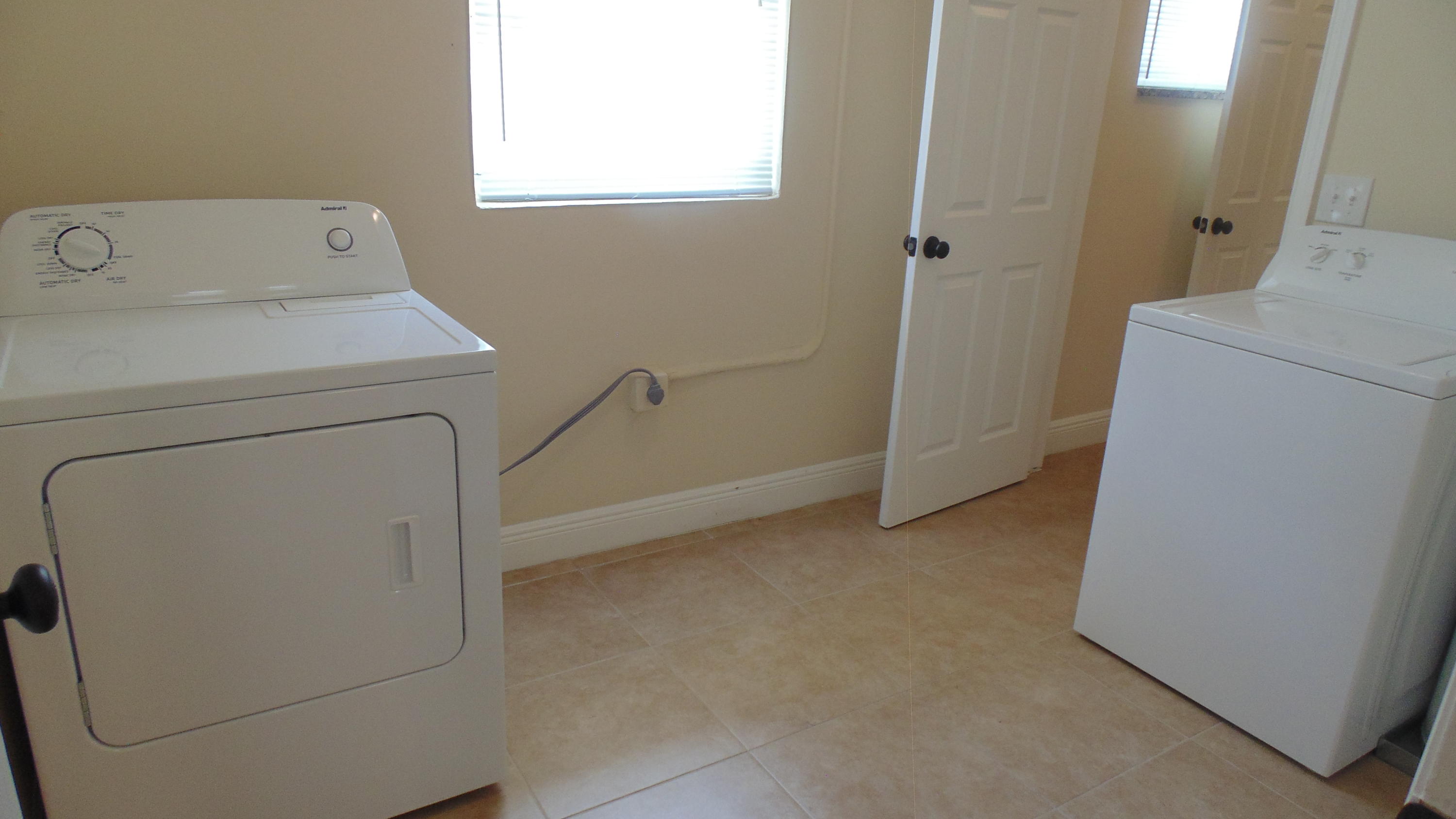 3100 Lake Ida Road Delray Beach, FL 33445 - Photo 24 of 33 Washer/Dryer Room