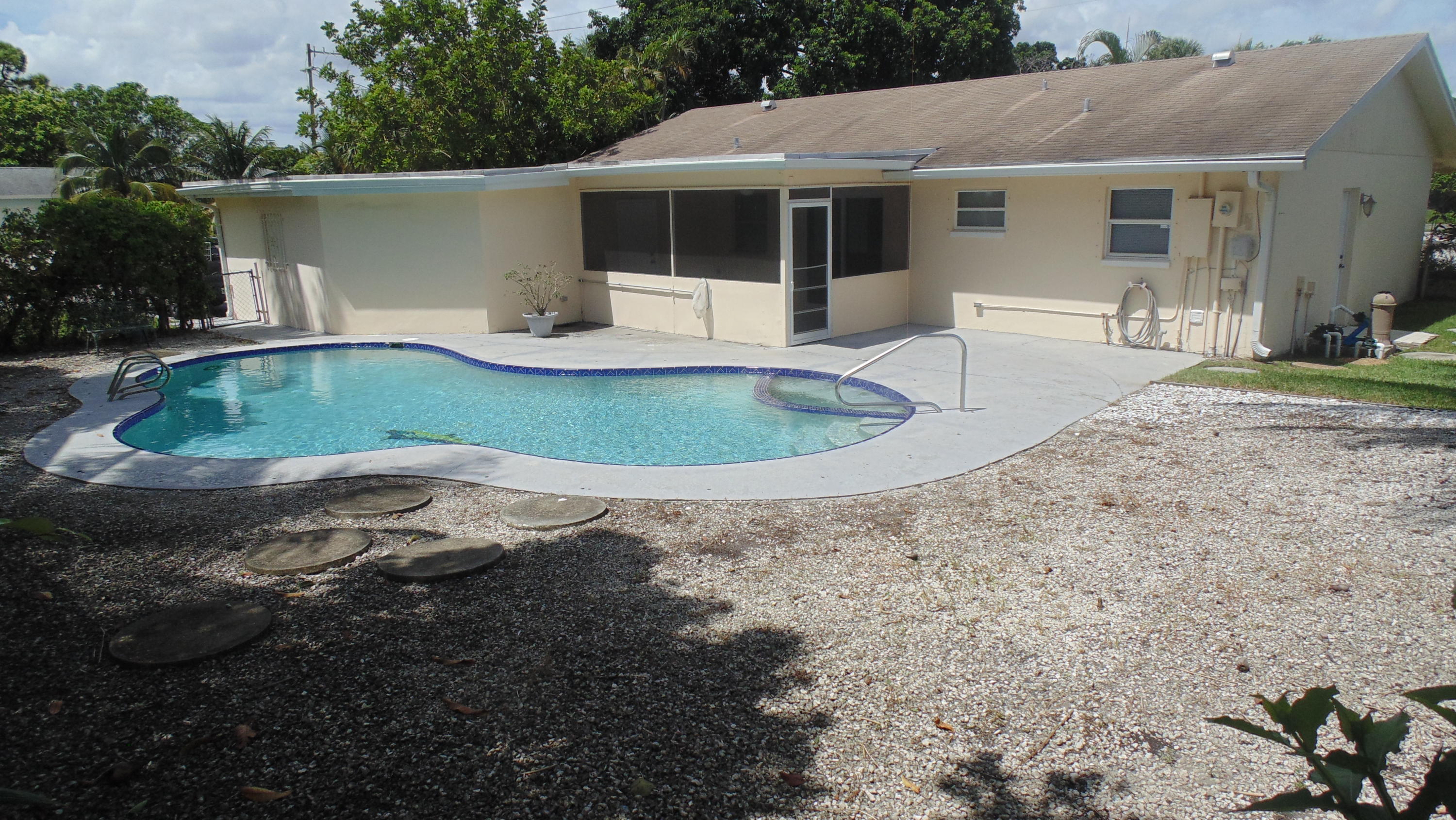 3100 Lake Ida Road Delray Beach, FL 33445 - Photo 29 of 33 Pool & Yard