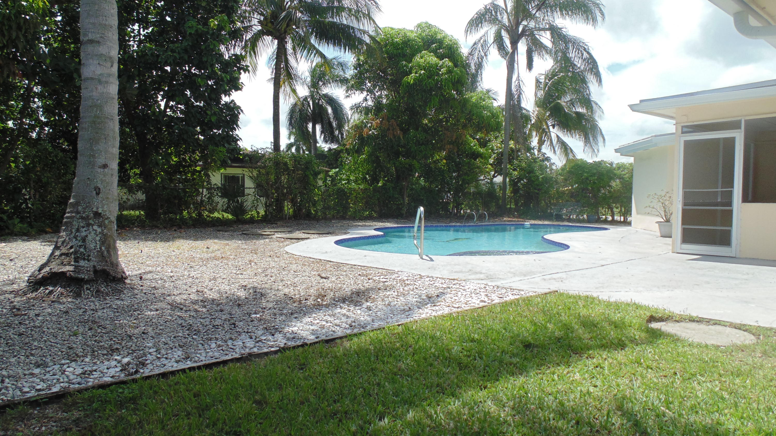 3100 Lake Ida Road Delray Beach, FL 33445 - Photo 32 of 33 Pool & Yard