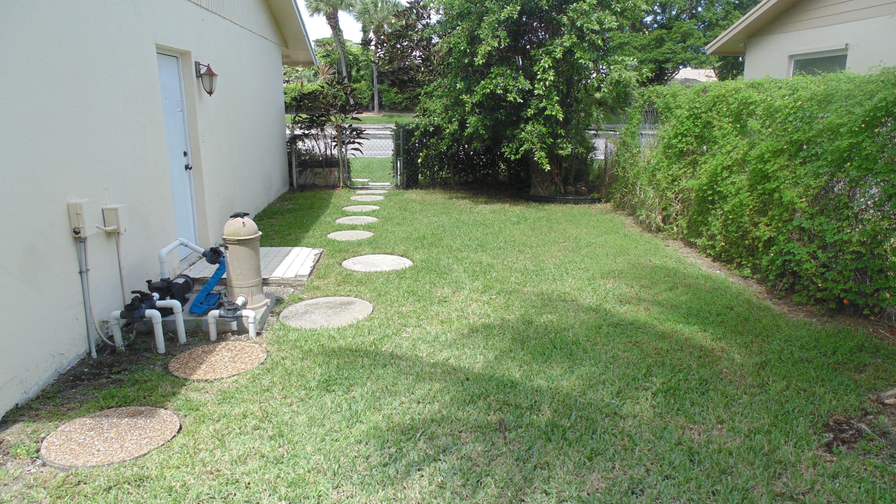 3100 Lake Ida Road Delray Beach, FL 33445 - Photo 33 of 33 Side Yard