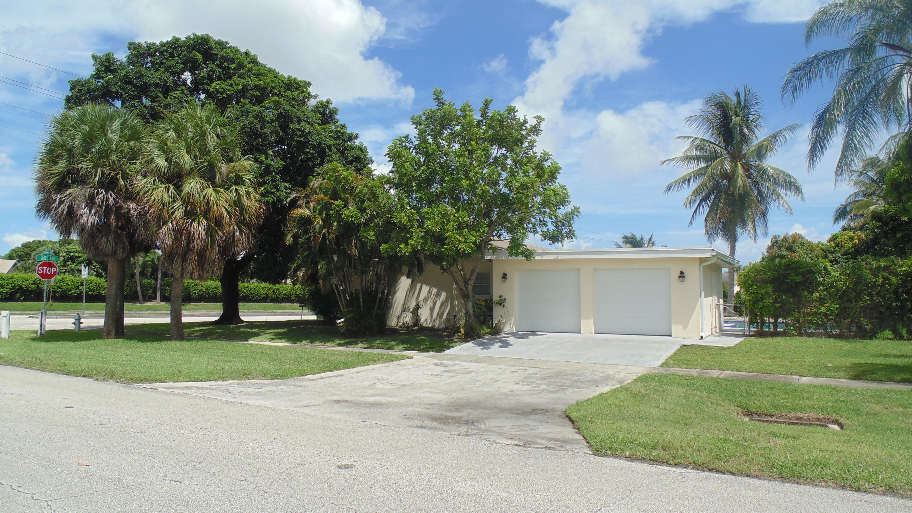 3100 Lake Ida Road Delray Beach, FL 33445 - Photo 4 of 33 Side