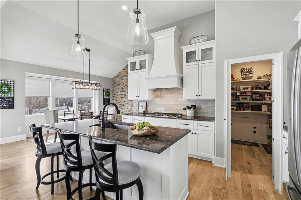 22525 West 87th Terrace Lenexa, KS 66227 - Photo 11 of 44