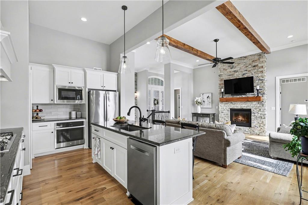 22525 West 87th Terrace Lenexa, KS 66227 - Photo 8 of 44