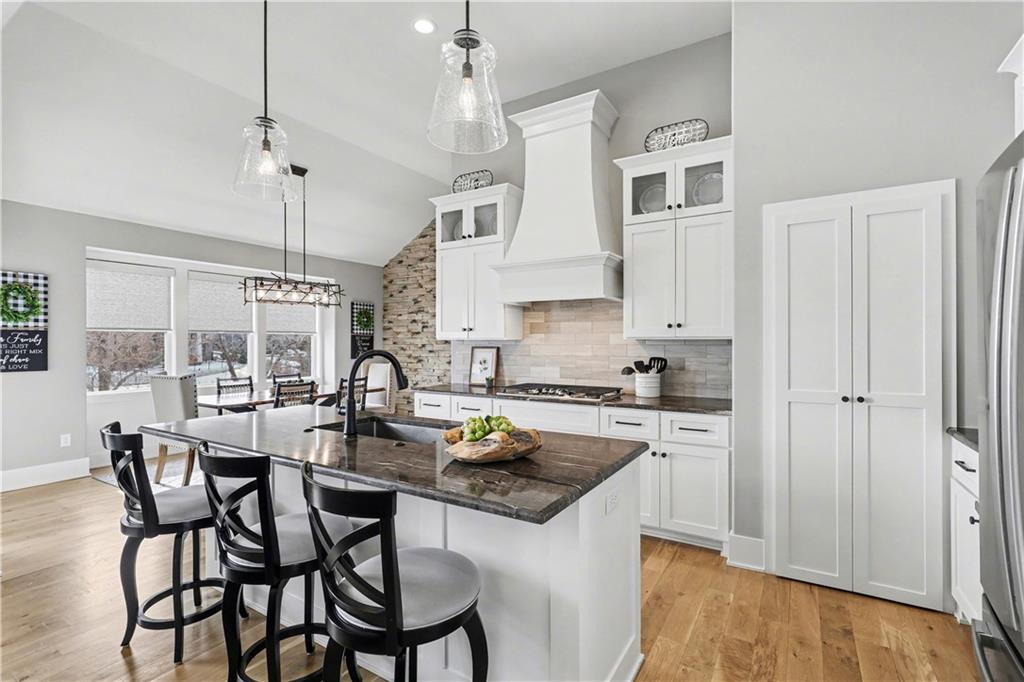 22525 West 87th Terrace Lenexa, KS 66227 - Photo 10 of 44