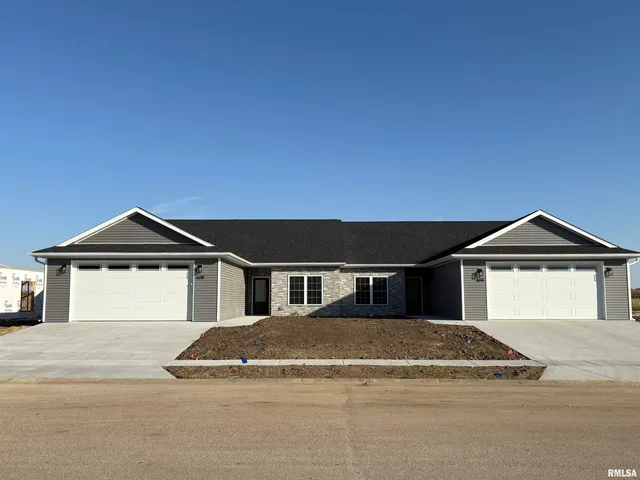 $275,000 | 60 B Applebee Farm Drive, Jacksonville, IL 62650