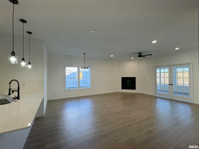 $275,000 | 60 B Applebee Farm Drive, Jacksonville, IL 62650