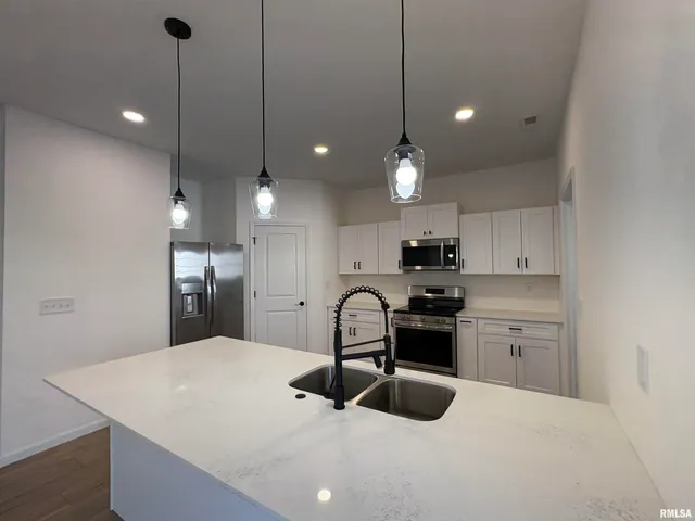 $275,000 | 60 B Applebee Farm Drive, Jacksonville, IL 62650