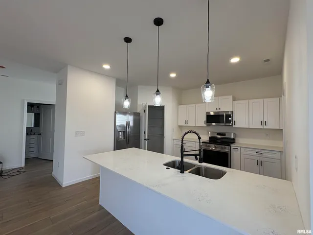 $275,000 | 60 B Applebee Farm Drive, Jacksonville, IL 62650