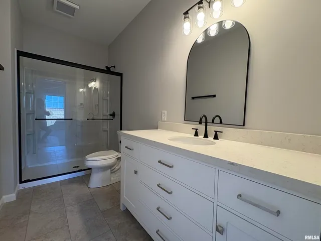 $275,000 | 60 B Applebee Farm Drive, Jacksonville, IL 62650