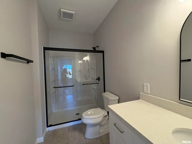 $275,000 | 60 B Applebee Farm Drive, Jacksonville, IL 62650