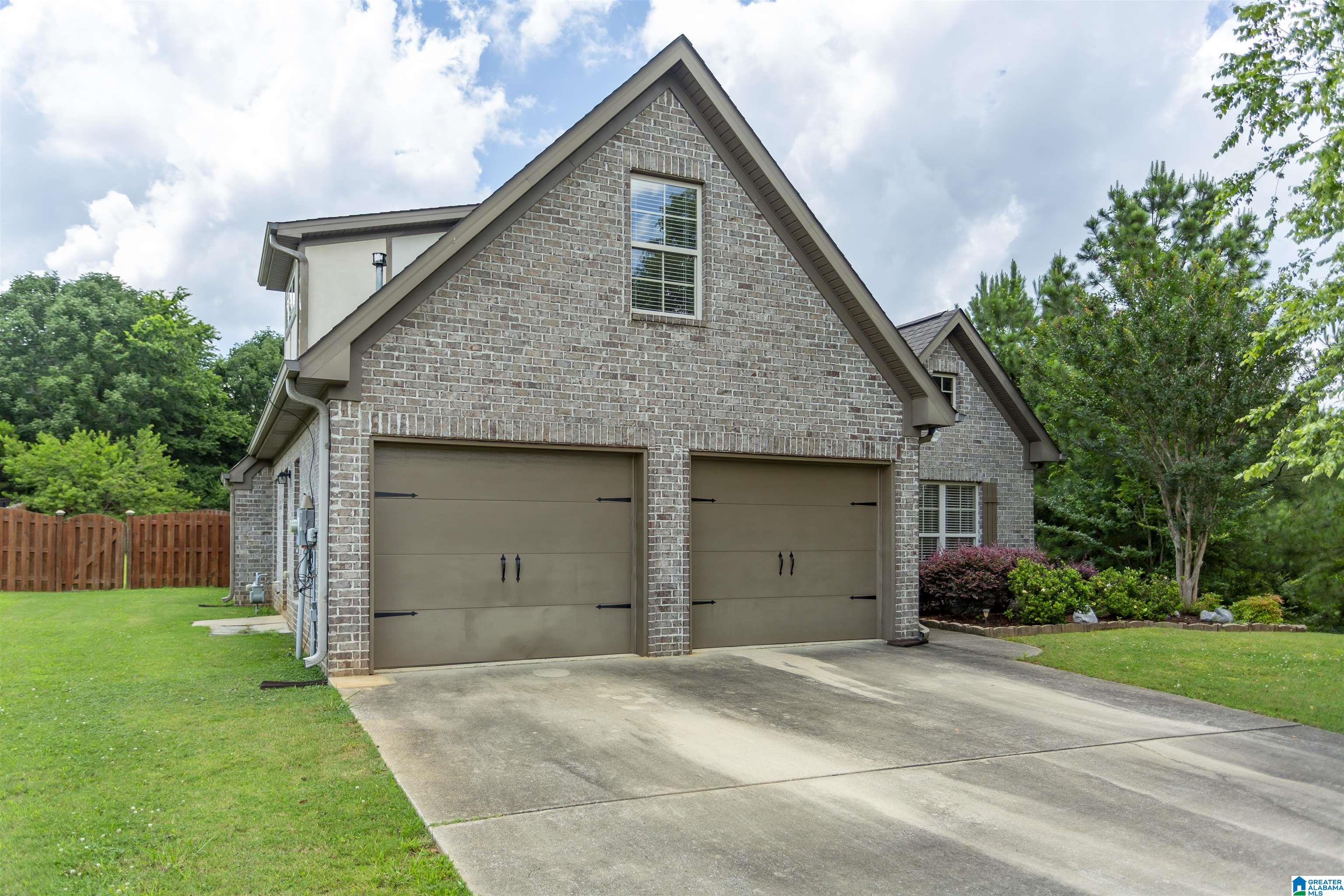 321 Lacey Avenue Alabaster, AL 35114 - Photo 2 of 32