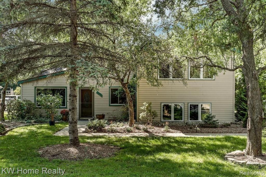 13630 Hoeft Road Belleville, MI 48111 - Photo 1 of 27