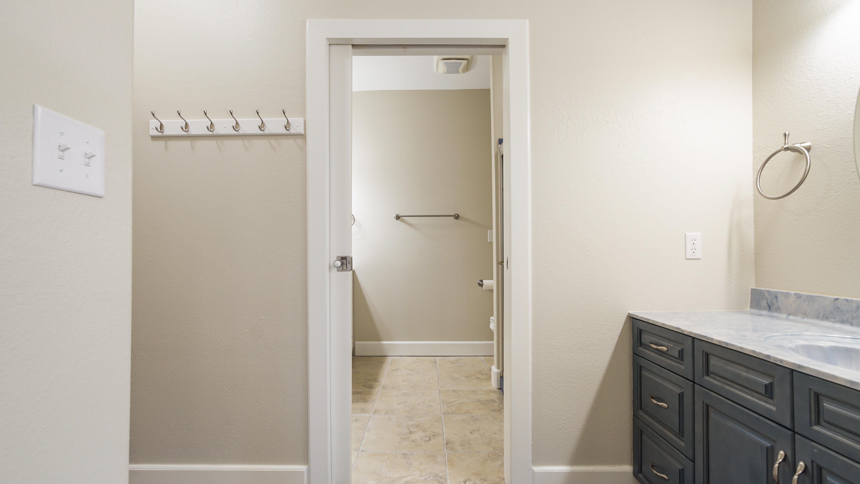 2060 Spring Lake Road DeFuniak Springs, FL 32433 - Photo 43 of 80 a view of bathroom with shower tap