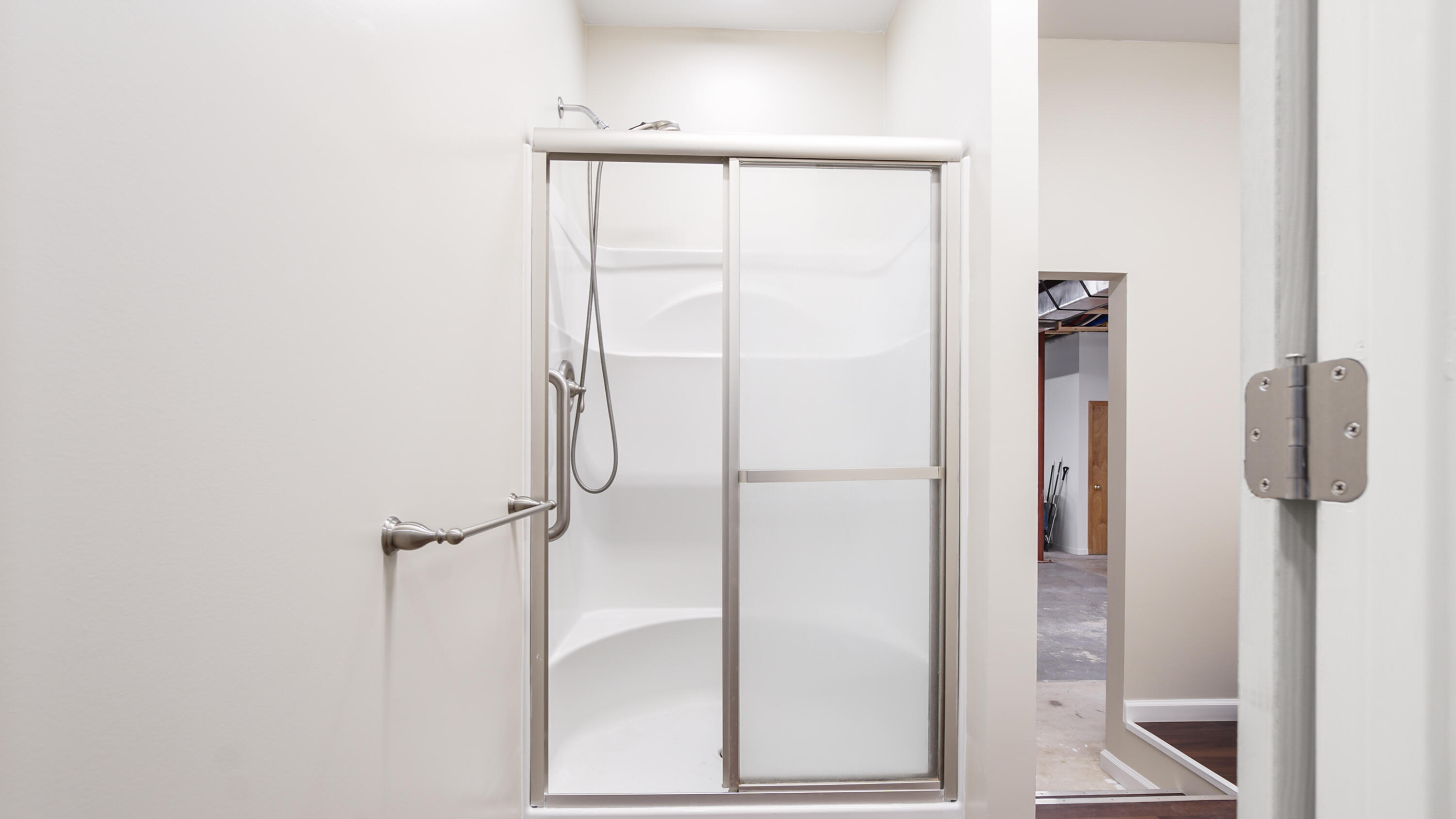 2060 Spring Lake Road DeFuniak Springs, FL 32433 - Photo 65 of 80 a bathroom with a shower