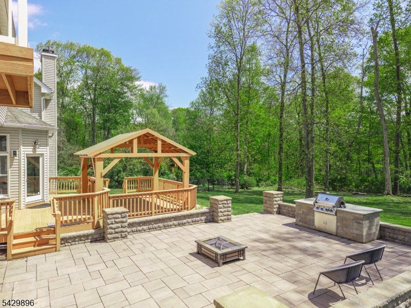 8 Peach Tree Lane Chester, NJ 07930 - Photo 6 of 11