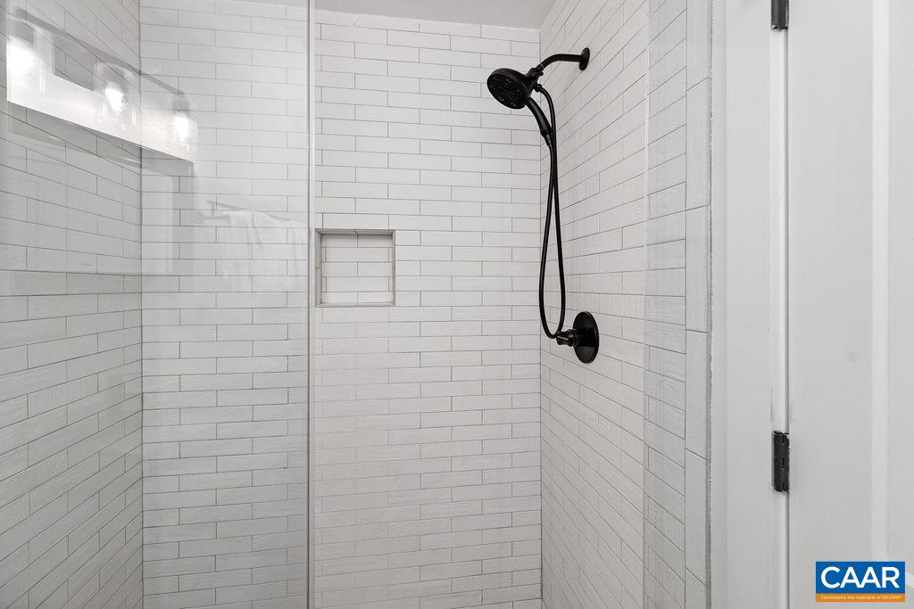 163 Mountain Inn Loop Roseland, VA 22967 - Photo 18 of 24