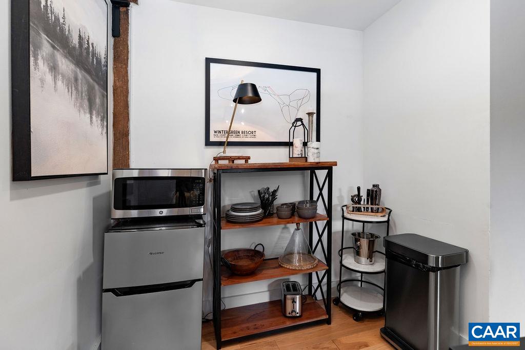 163 Mountain Inn Loop Roseland, VA 22967 - Photo 8 of 24 a living room with washer and dryer