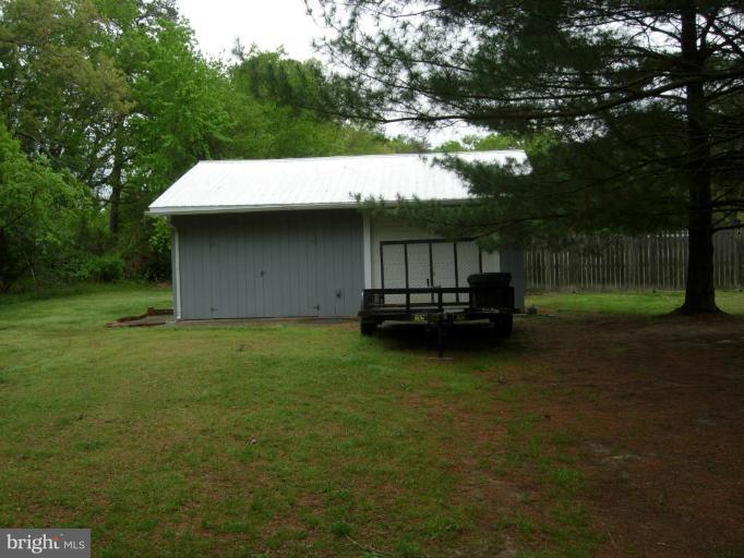 9789 Pearson Road Denton, MD 21629 - Photo 3 of 29 a view of a backyard