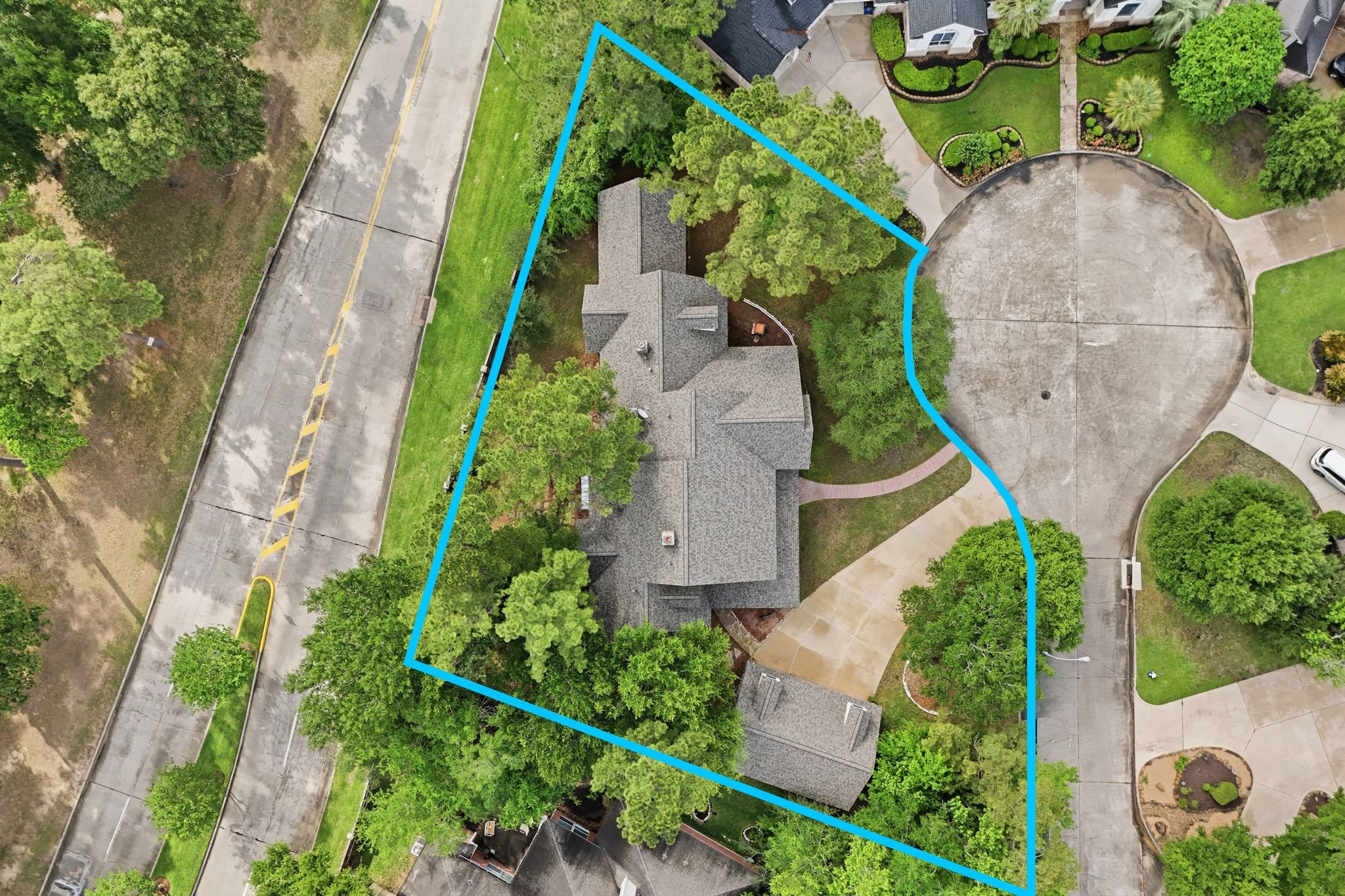 25014 Northampton Terrace Drive Spring, TX 77389 - Photo 3 of 50 Nestled inside a cul-de-sac with lots of greenery