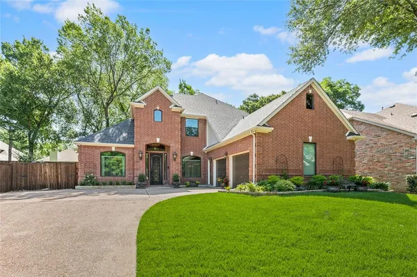 $700,000 | 820 Glen Garry Drive, Flower Mound, TX 75022