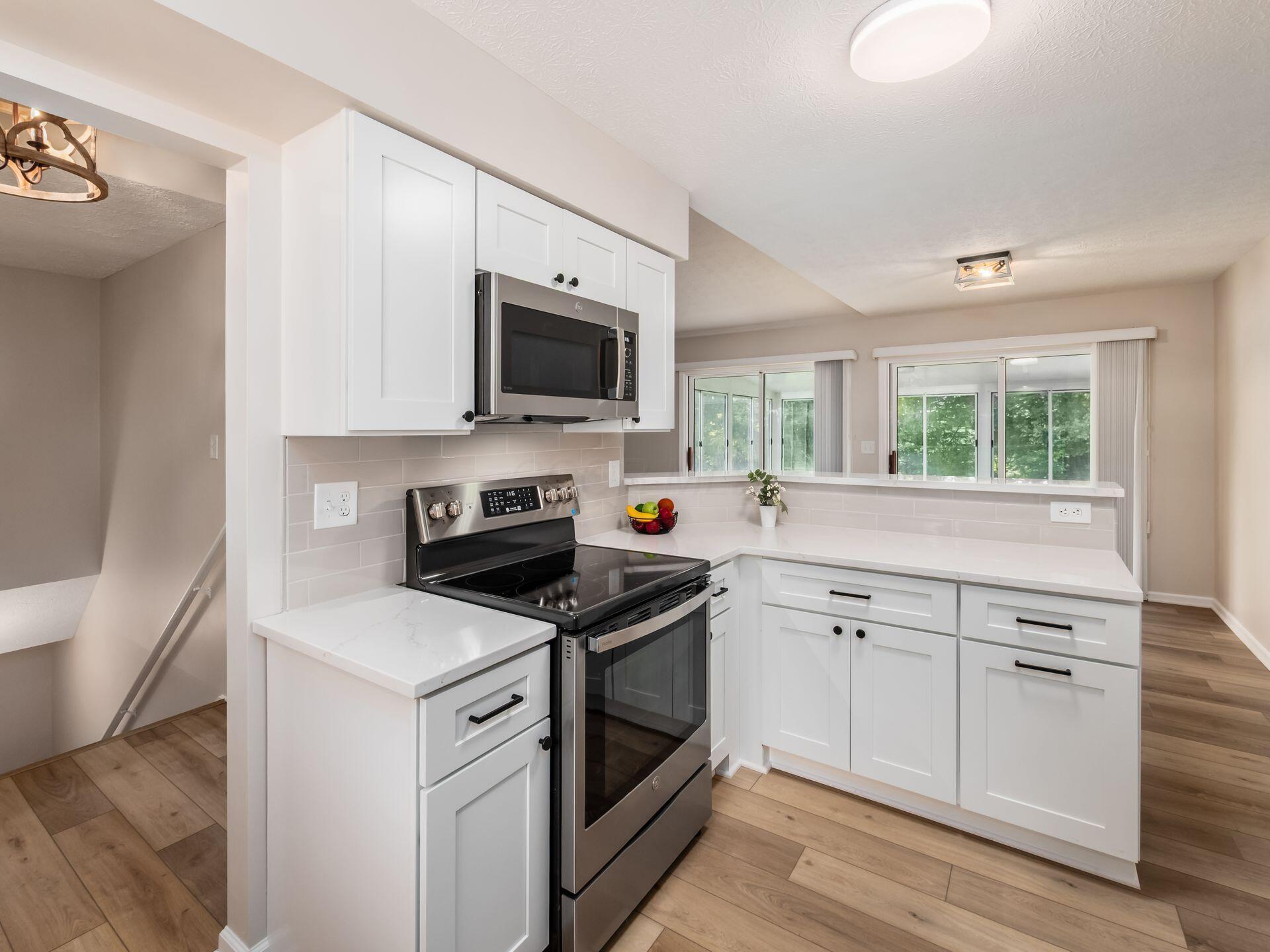 449 Senate Avenue Delaware, OH 43015 - Photo 14 of 31 Updated Kitchen