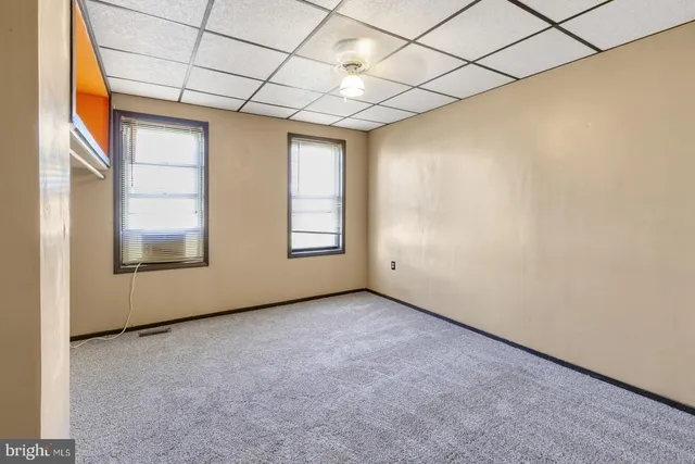 a view of empty room with window