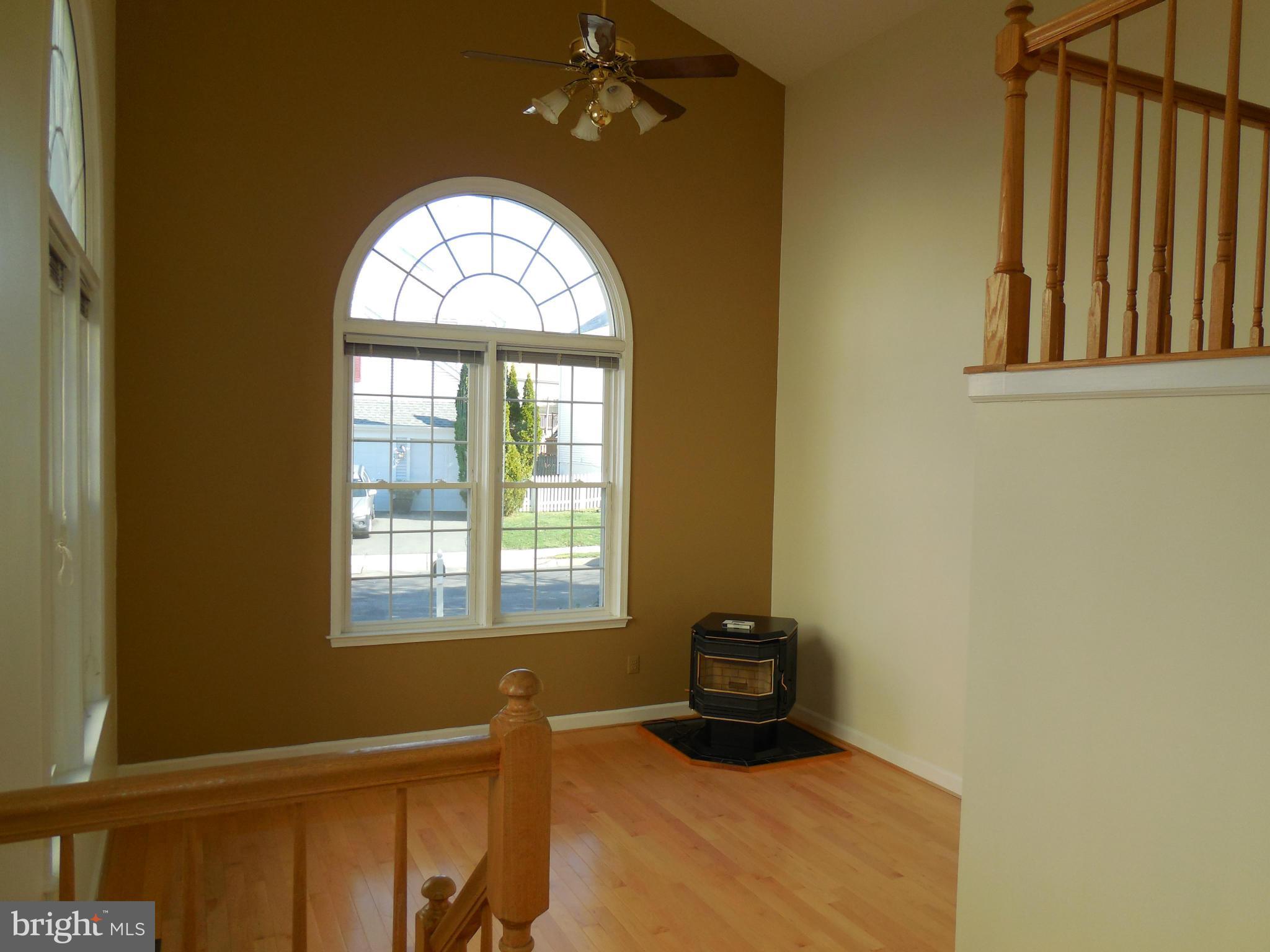 2304 Pondside Terrace Silver Spring, MD 20906 - Photo 5 of 20 Living Room