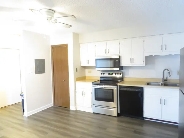 $138,000 | 216 Madison Street, Unit 3C, Joliet, IL 60435