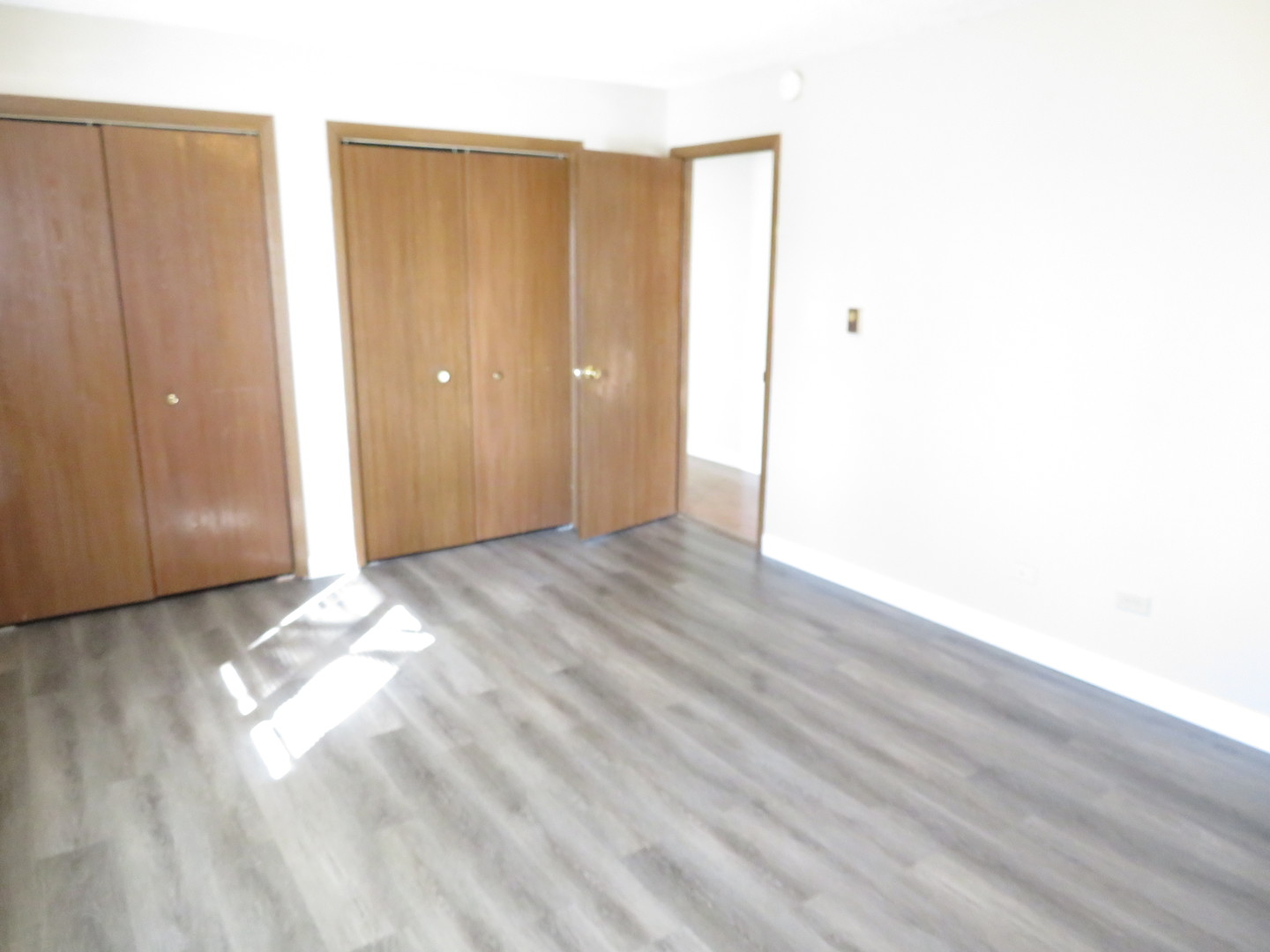 216 Madison Street, Unit 3C Joliet, IL 60435 - Photo 7 of 10 a view of a livingroom with wooden floor