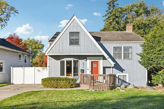 a view of a house with a yard and plants