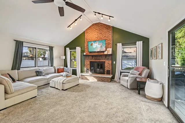 $465,000 | 694 South York Street, Elmhurst, IL 60126