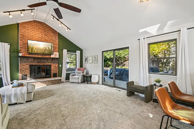 $465,000 | 694 South York Street, Elmhurst, IL 60126