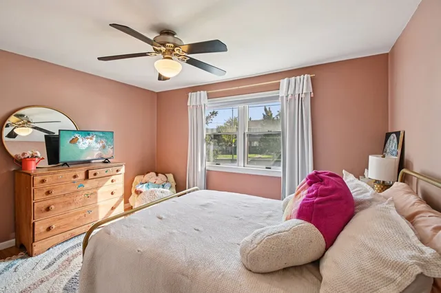 $465,000 | 694 South York Street, Elmhurst, IL 60126