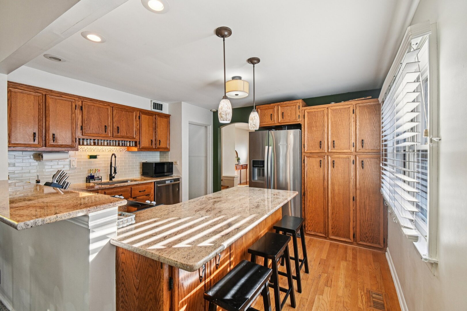 694 South York Street Elmhurst, IL 60126 - Photo 6 of 47