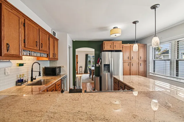 $465,000 | 694 South York Street, Elmhurst, IL 60126