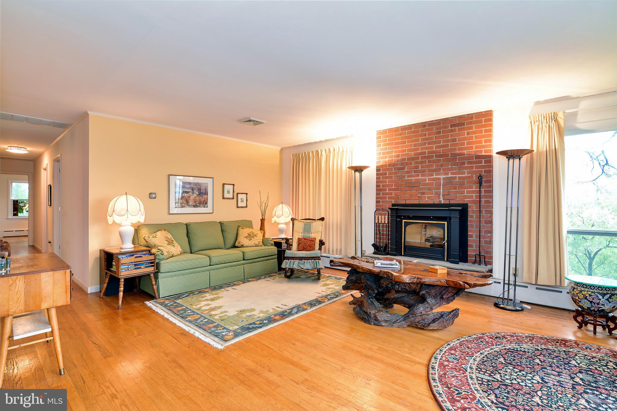 1015 Ross Thumb Road Cambridge, MD 21613 - Photo 10 of 64 Living Room