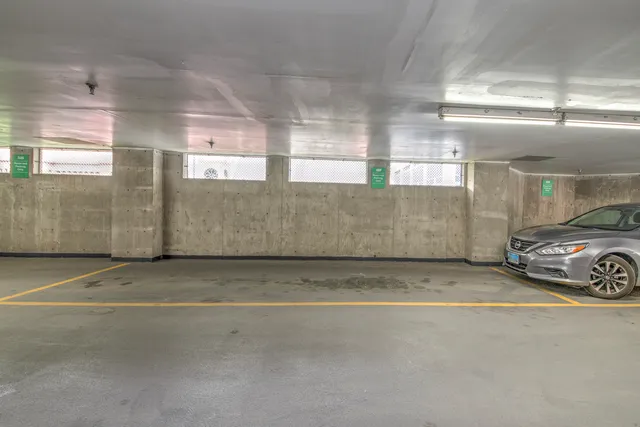 $289,500 | 33 West Delaware Place, Unit 19H, Chicago, IL 60610