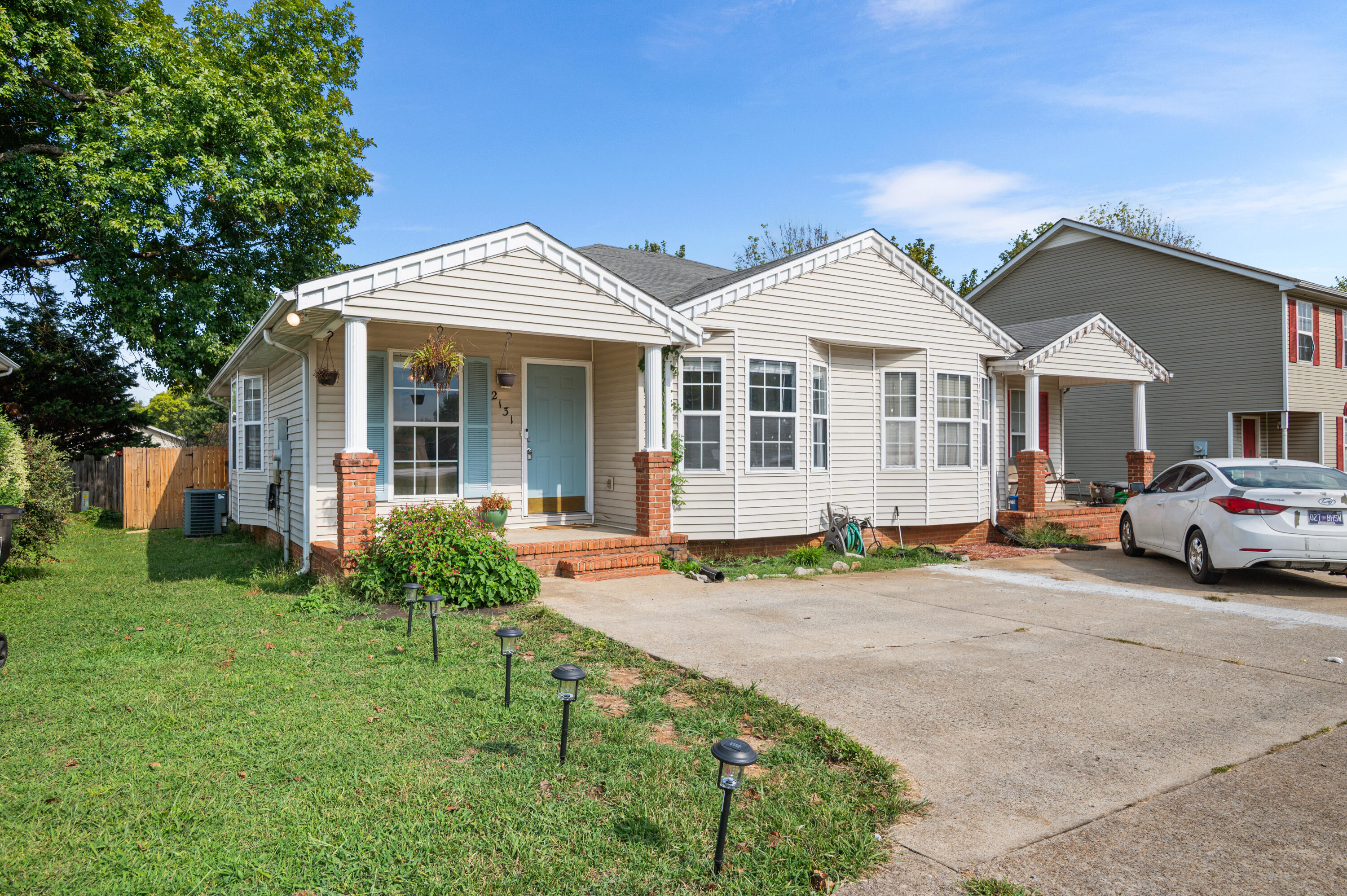 2131 South Rutherford Boulevard Murfreesboro, TN 37130 - Photo 2 of 16 Front Parking