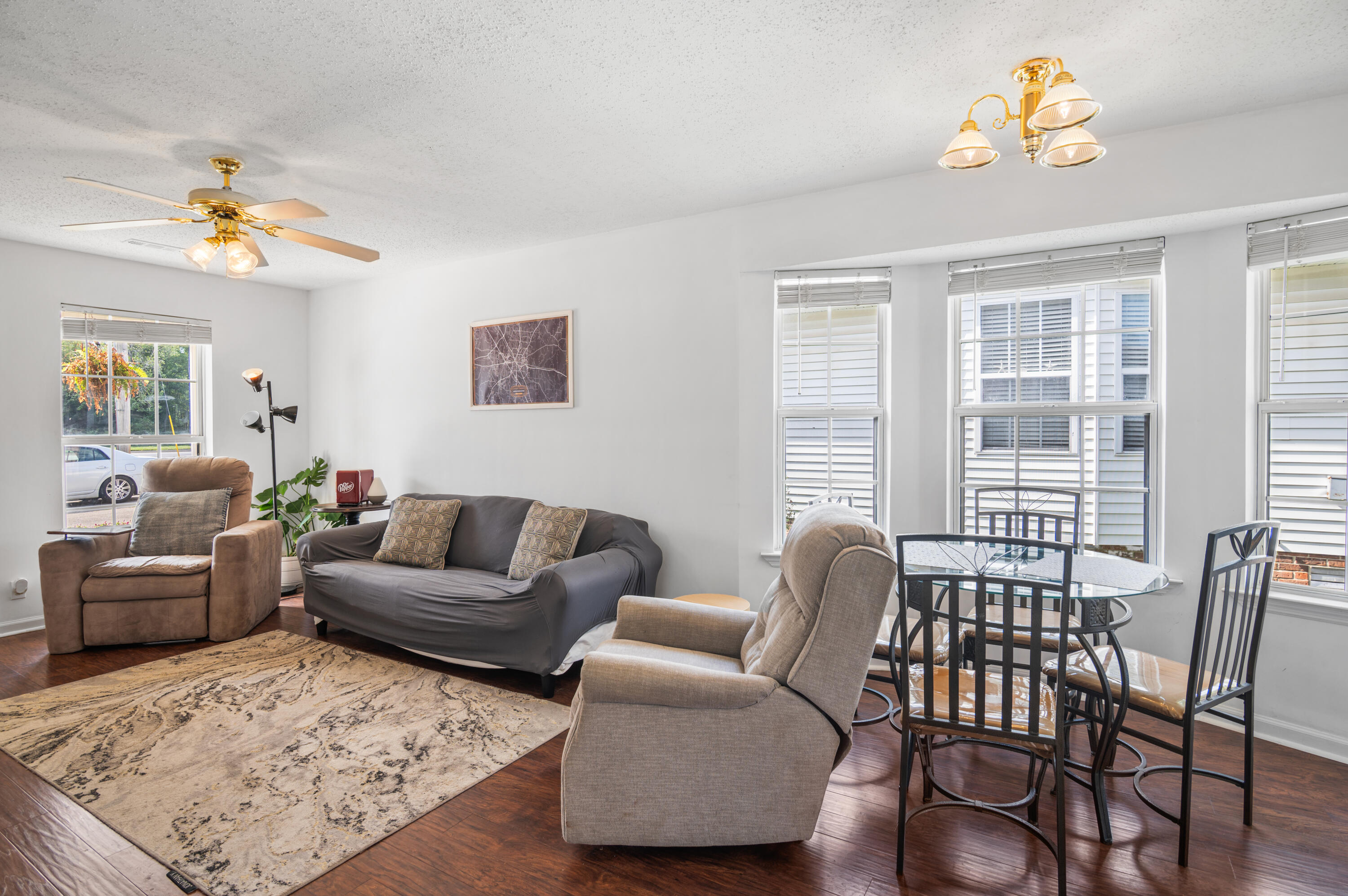 2131 South Rutherford Boulevard Murfreesboro, TN 37130 - Photo 5 of 16 Living Room