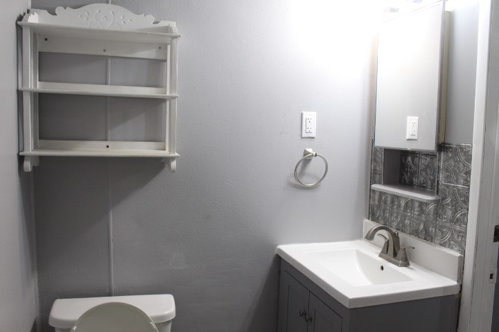 707 Alice Street Sweeny, TX 77480 - Photo 7 of 13 a bathroom with a sink and a toilet