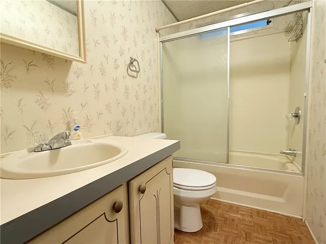 an empty room with windows and pillars in it